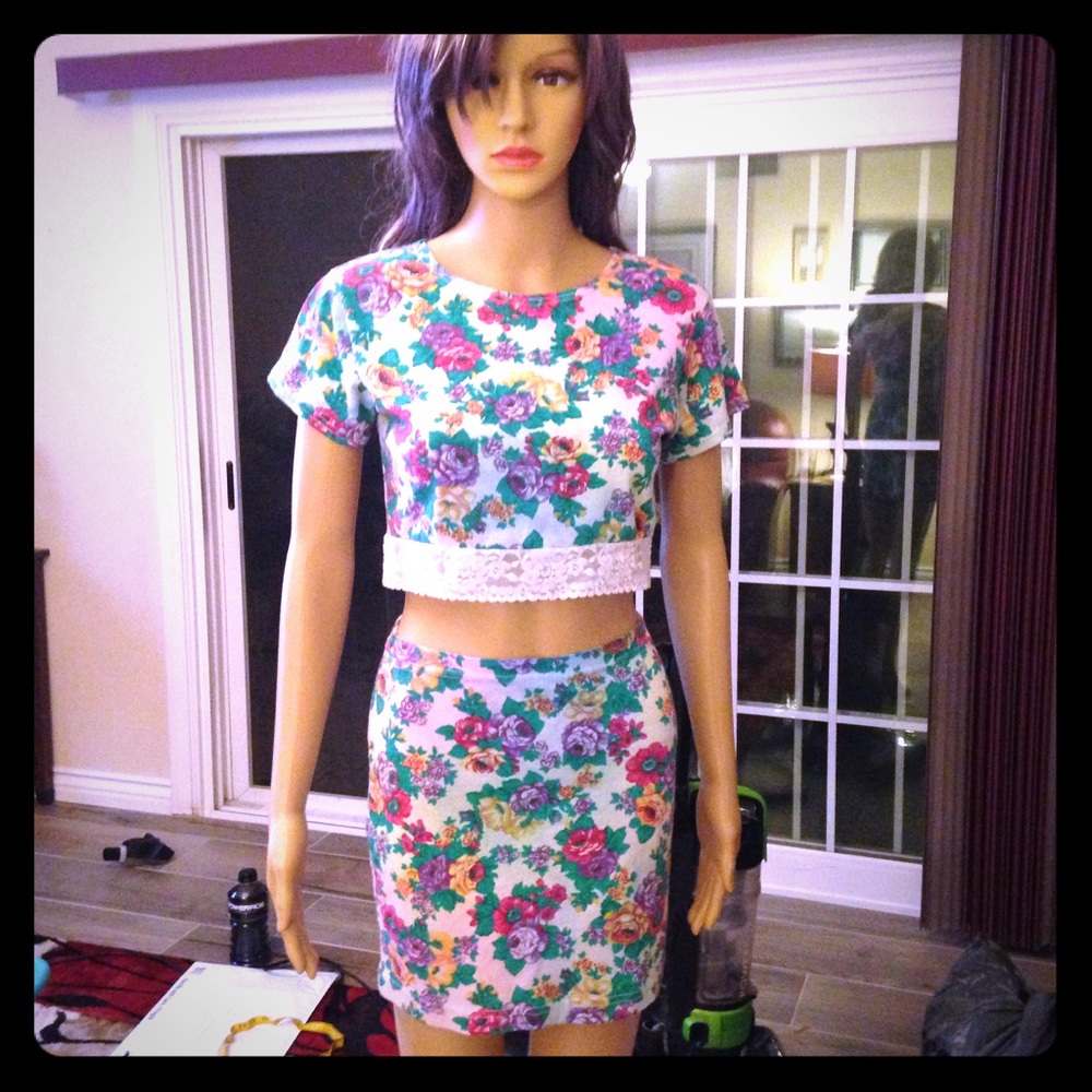 Vintage crop top and skirt outfit